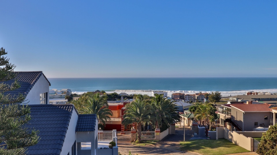 4 Bedroom Property for Sale in Wavecrest Eastern Cape